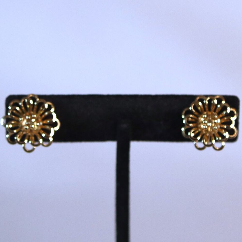 💎Tiny Flower Earrings Gold Tone Open Work Clip Ons